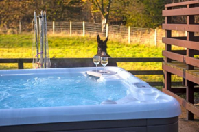 2 Bed Lodge with private Hot Tub on Animal Haven Farm, Cumnock